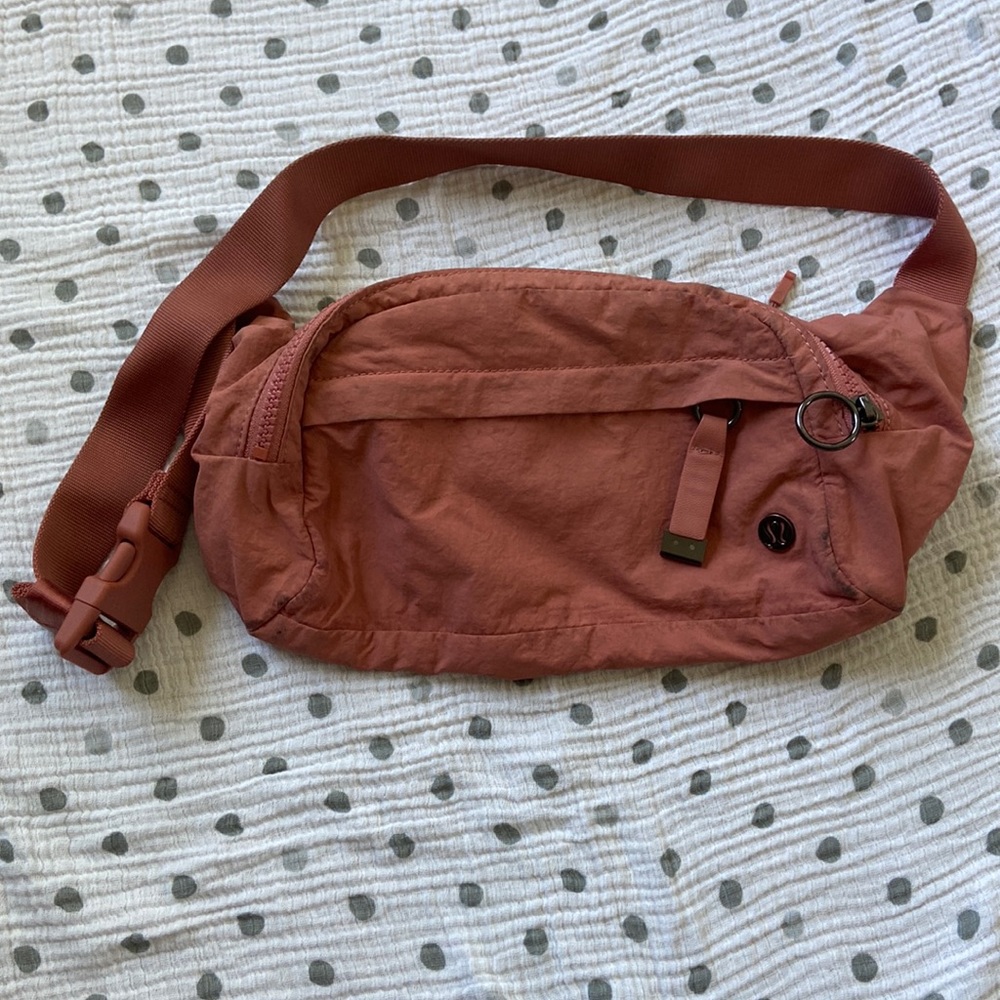 Lululemon coral belt bag